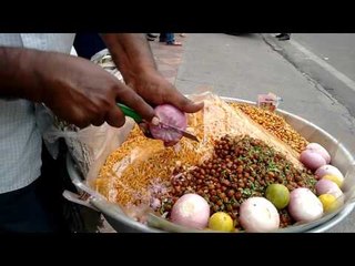 Onion slicing by Street Food Vendor in Hyderabad