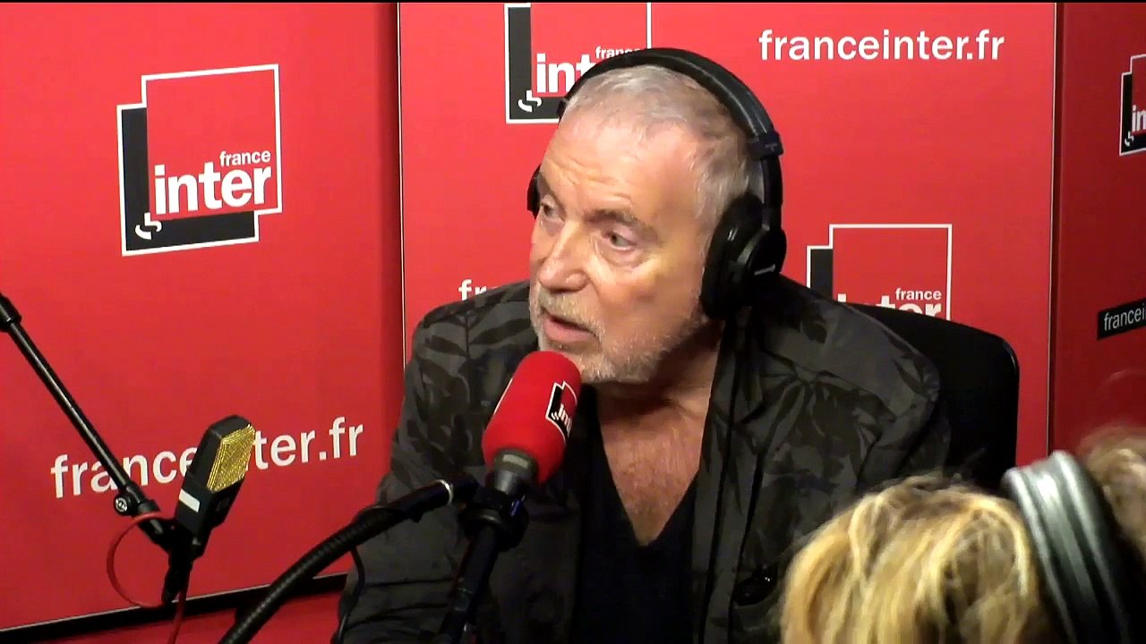 Bernard Lavilliers sur les réfugiés qui meurent en mer : "Vous avez les croisières Costa et très en-dessous les chalutiers, qui coulent, ou pas."