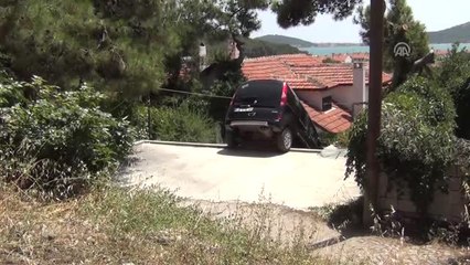 Balıkesir'de Evin Bahçesine Düşen Aracın Sürücüsü Yaralandı