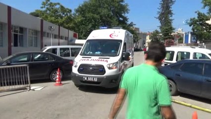 Kadını Araçtan Yola Attılar