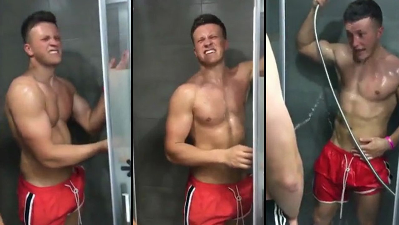 Surprise sous la douche..