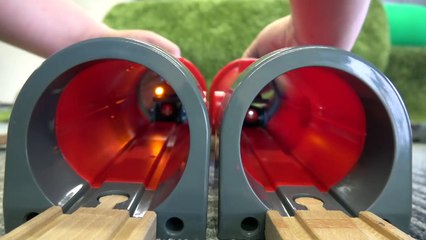 Glowing Train Subway Tunnel Toys ☆ Wooden Thomas the Tank & Brio Red train · Yellow train