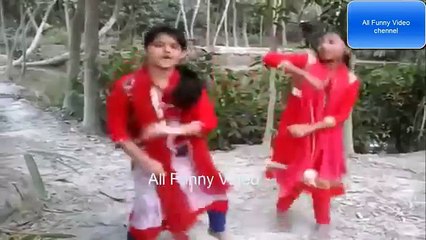মেয়ে কিভাবে নাচেরে, পরাই মাথা নষ্ট। পুরোটাই লাল