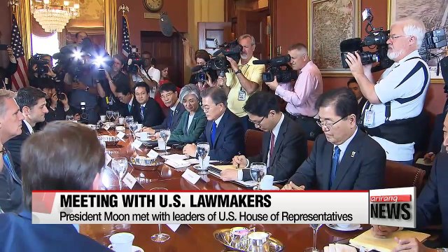 President Moon Jae-in meets with U.S. lawmakers