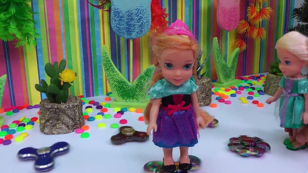 Fidget Spinners ! Elsa & Anna Toddlers in Spinner Land Dinosaur breaks Spinner Search Play
