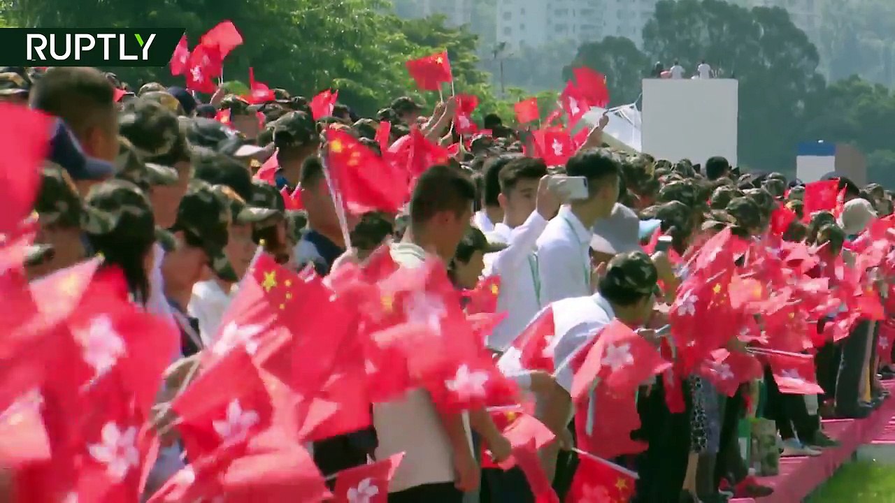 ‫Millateriga Shiinaha oo Dhoollatus Millateri ku Soo bandhigay Hong Kong