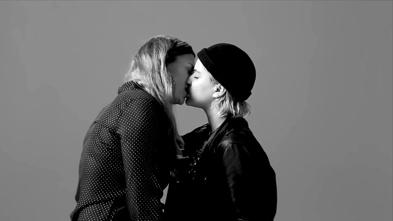 FIRST KISS