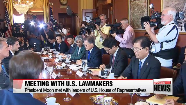 President Moon Jae-in meets with U.S. lawmakers