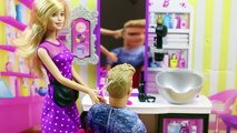El Delaware por un Salón historias con muñecas el belleza con barbie elsa ariel rapunzel evie juguet