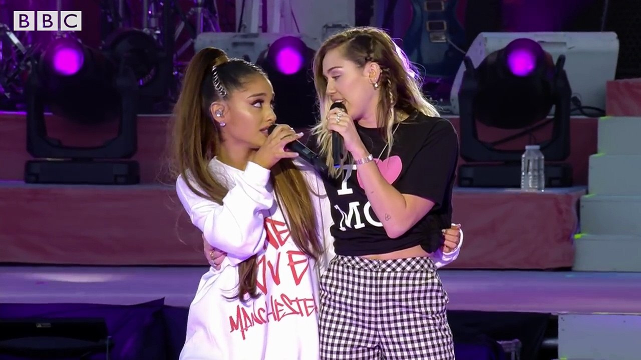 Miley Cyrus and Ariana Grande Dont Dream Its Over (One Love Manchester)