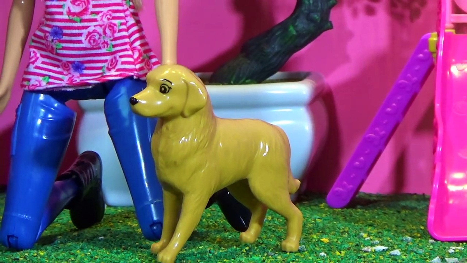 barbie con bicicleta y perritos