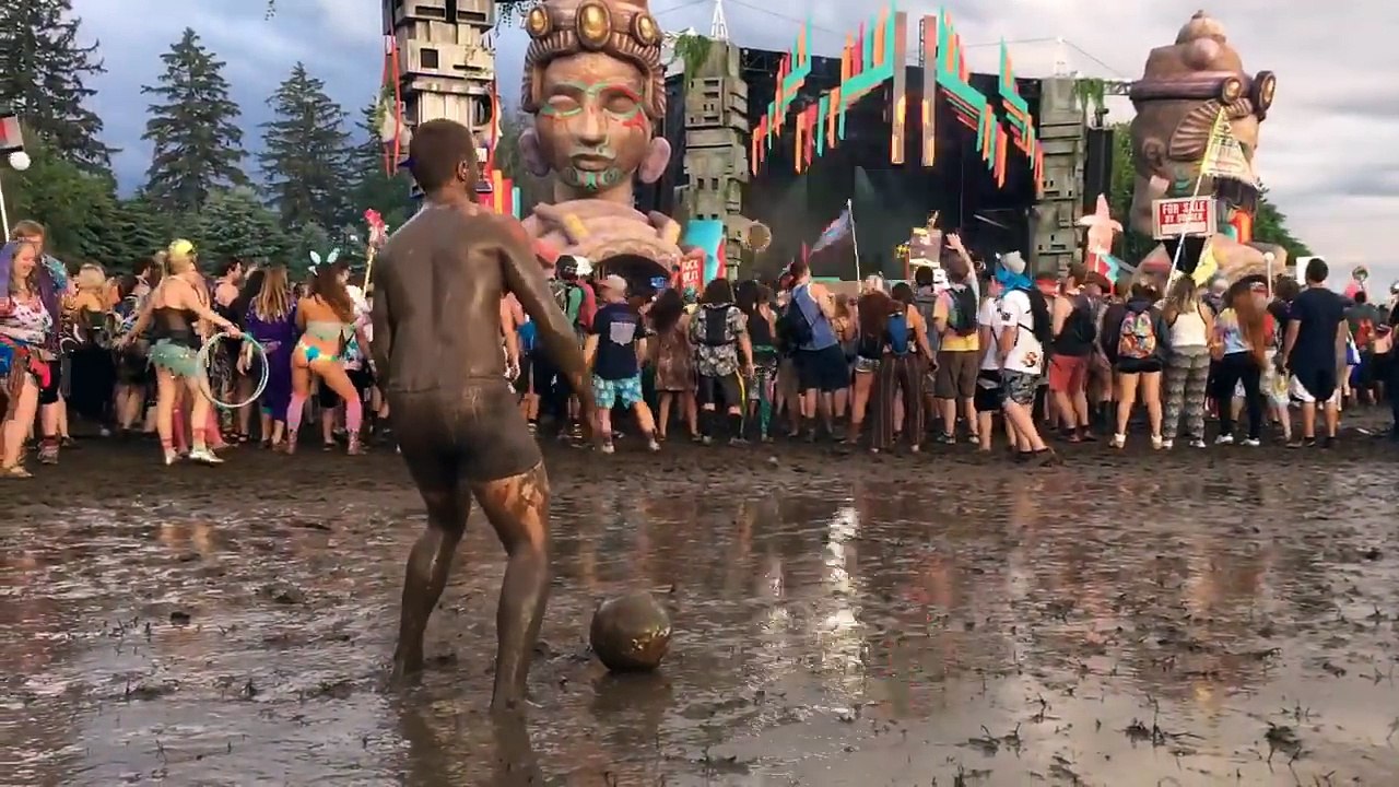 Ce festival électro se déroule dans la boue entièrement ! Electric Forest