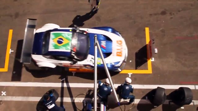 Une portière qui ne veut pas se fermer lors d'un arrêt au stand !! Problème résolu