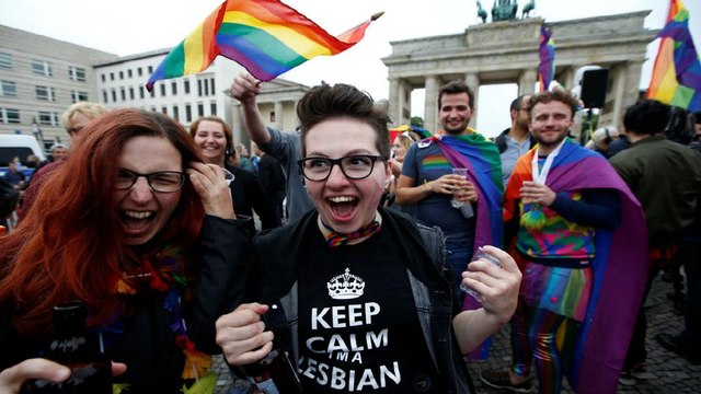 Γερμανία: «Ναι» από τη Βουλή, «όχι» από τη Μέρκελ στον γάμο ομοφυλοφίλων