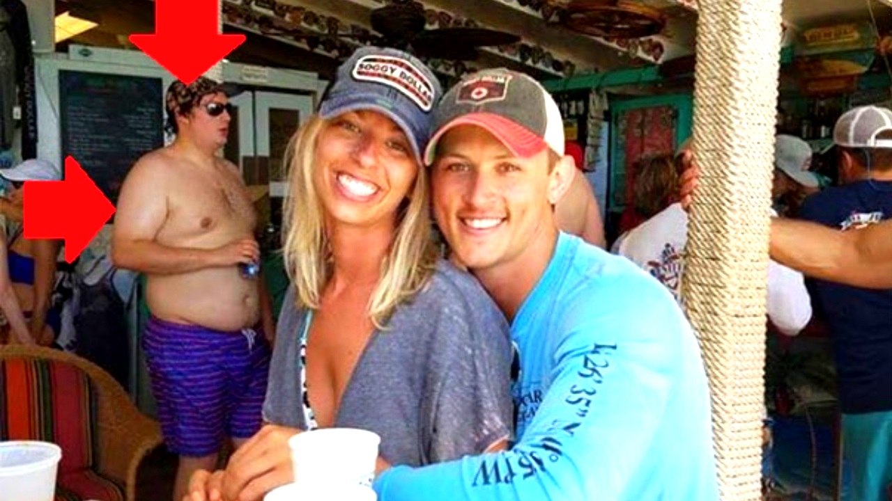 Couple Asks To Photoshop The Photo, But They Regret It