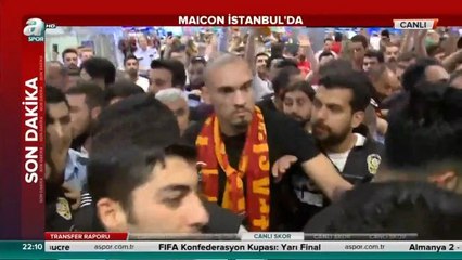 Torcida do Galatasaray lota aeroporto para recepcionar Maicon, assista!