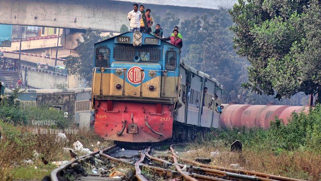Dhaka Bound Jayantica Express Train Entering Kamlapur Railway Station in 4K