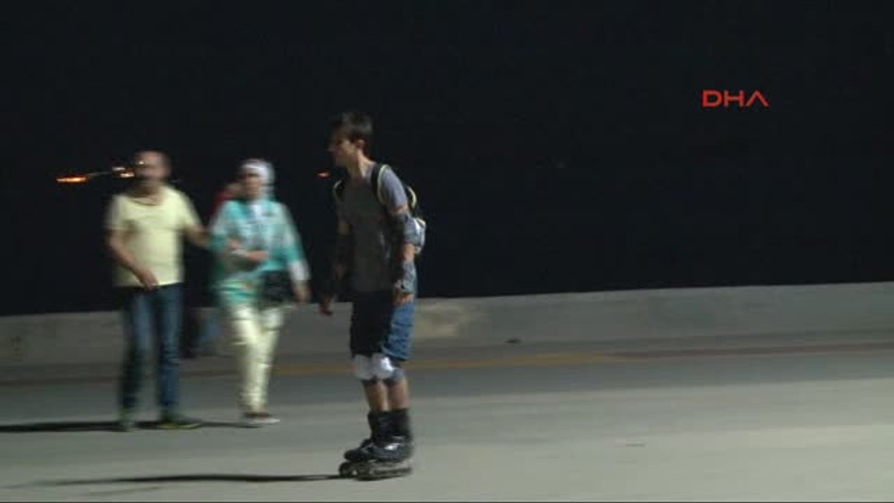 Sıcaktan Bunalan Istanbullular Akşam Sahillere Koştu