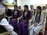 Russians Girls Made PM Modi laughs रूसी लड़कियों ने हिंदी में गाया गाना