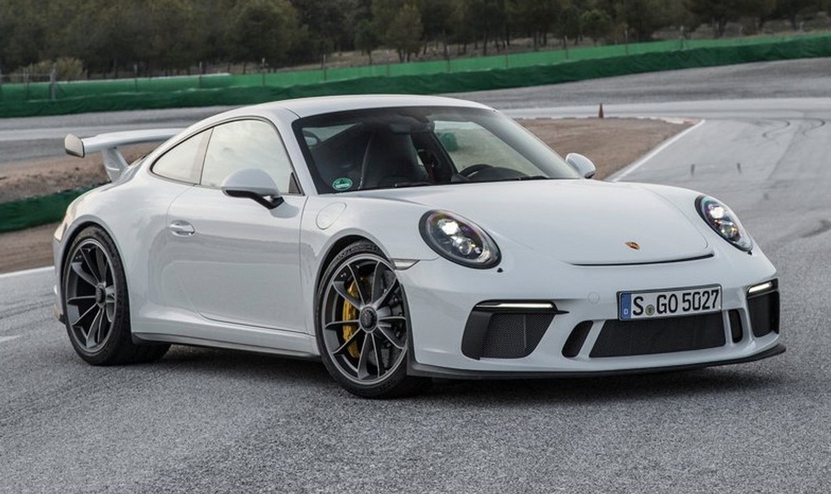 2018 Porsche 911 GT3 VS Porsche 911 GT2 RS