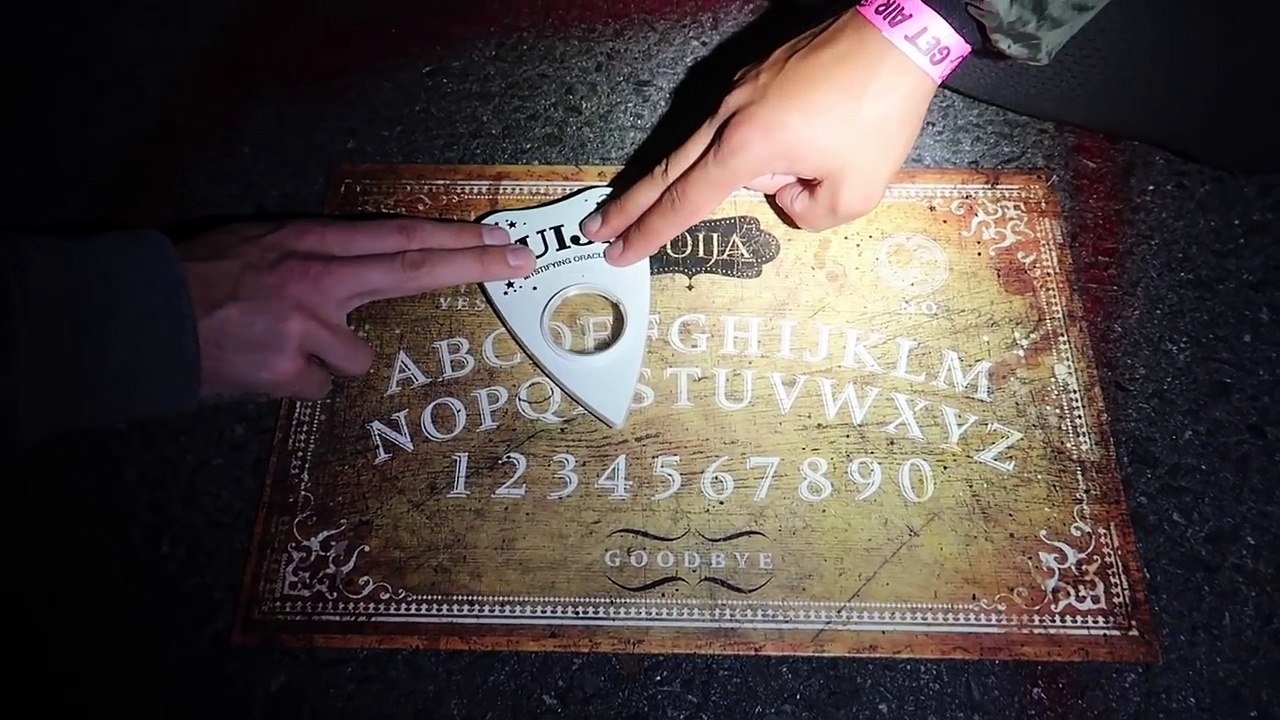OUIJA BOARD AT HAUNTED HIGHWAY // WORLDS MOST DEADLY HIGHWAY ( PATH TO HELL )