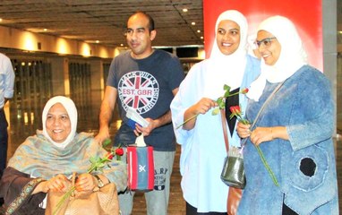 Kuveyt'ten Bodrum'a İlk Kez Uçakla Gelen Araplar Kırmızı Güllerle Karşılandı