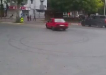 Hastane Önünde 'Drift' Yapan Maganda Kamerada