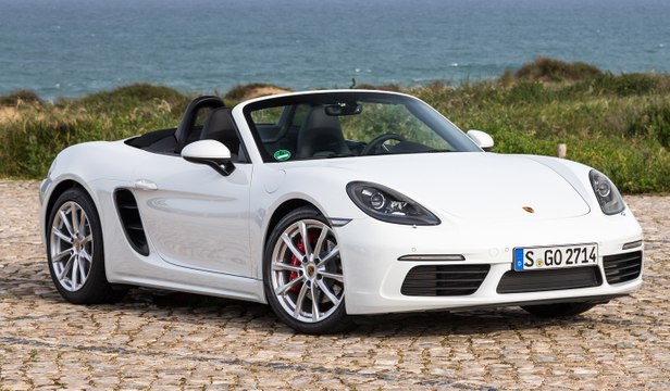 2018 Porsche 718 Boxster VS Porsche 911 GT2 RS