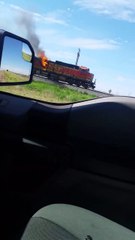 Il filme un train en feu qui roule encore