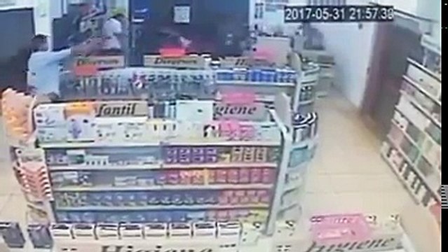 Fast action foils robbers