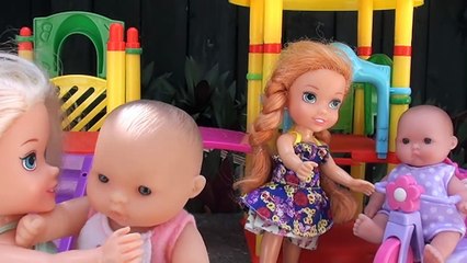 2. и Анна Детка ребенок присматривать за ребенком ванна Куклы Эльза замороженный замороженные весело детская площадка муть время детей младшего возраста Игрушки
