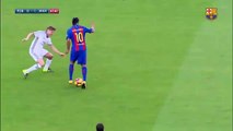 Voilà comment Ronaldinho a dit bonjour à Blomqvist lors de ce match des légendes !