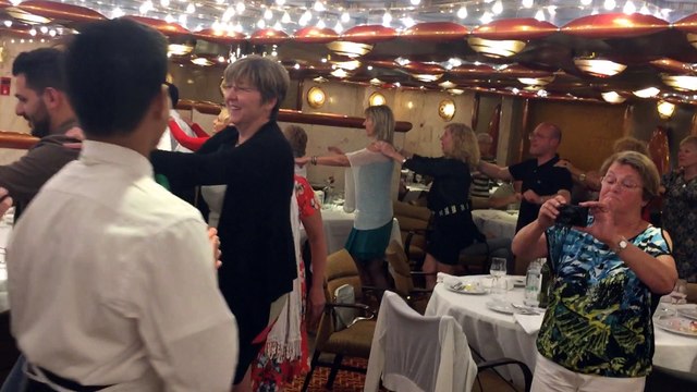 Croisière en NORVEGE-02-La vie à bord-Les repas en fête