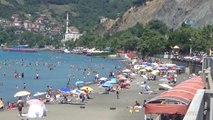 Karadeniz Sahilindeki Plajlar Doldu