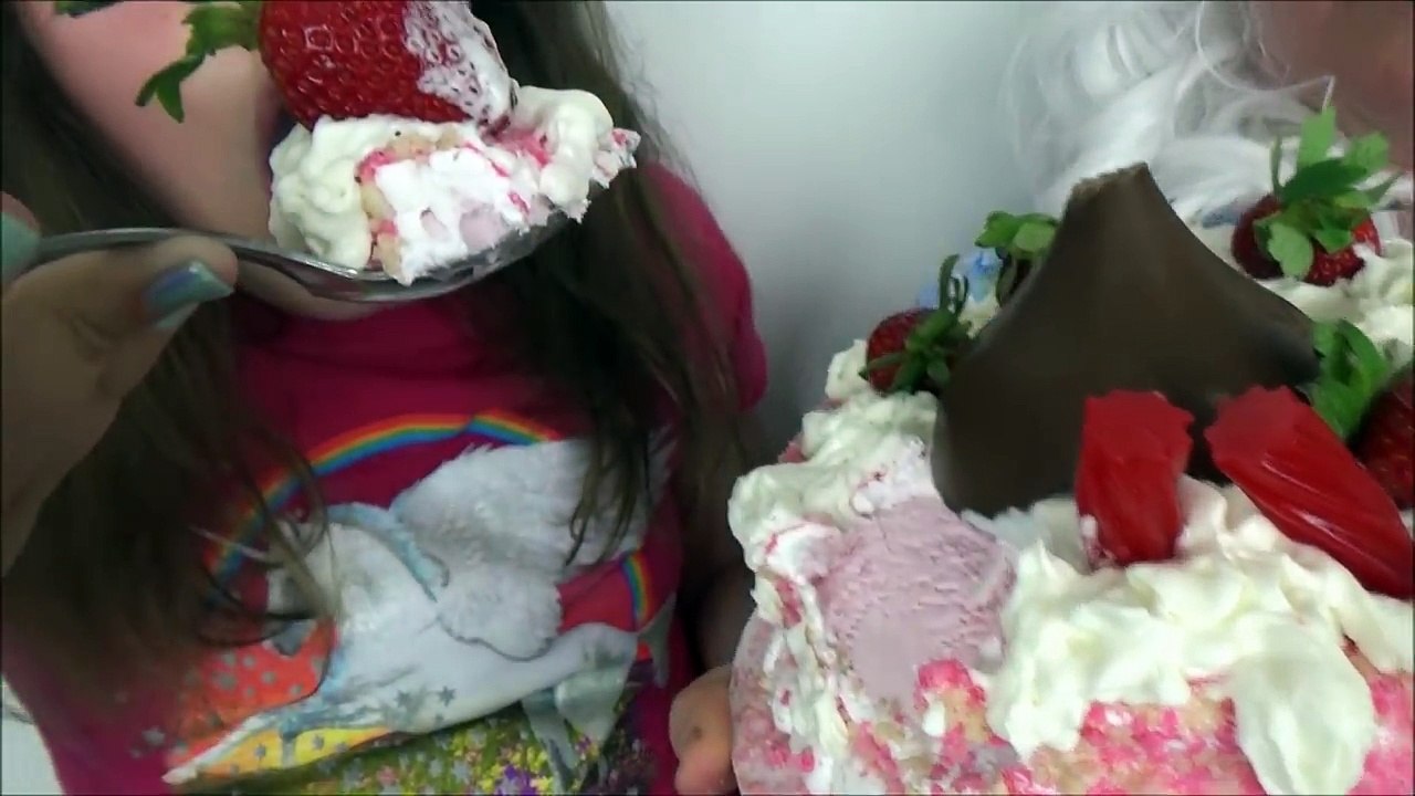 Giant Strawberry Challenge Cake Candy Soda Granny Victoria Annabelle Toy Freaks Family Wor