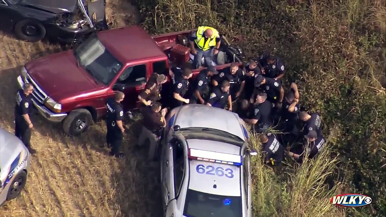 Policias apanham suspeito e espancam-no