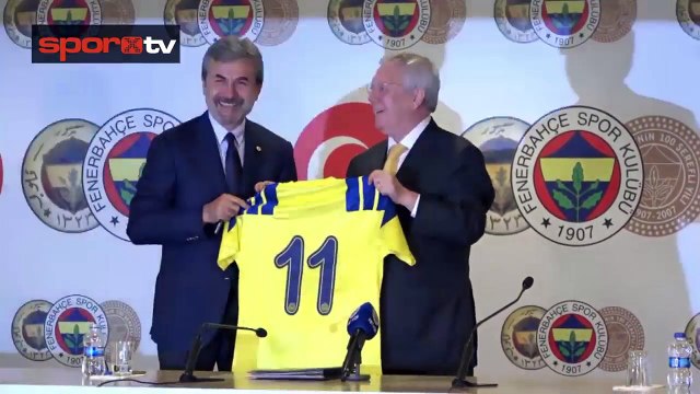 Fenerbahçe Aykut Kocaman için imza töreni düzenledi