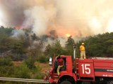 İzmir'de Korkutan Orman Yangını! Elektrik Kesildi, Bölgeye  Su Verilemiyor