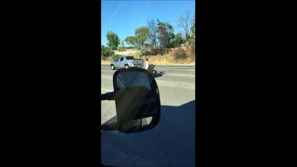 Oh la belle chute à moto... violent