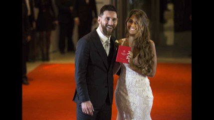 Lionel Messi et Antonella Roccuzzo se sont mariés ! (Vidéo)