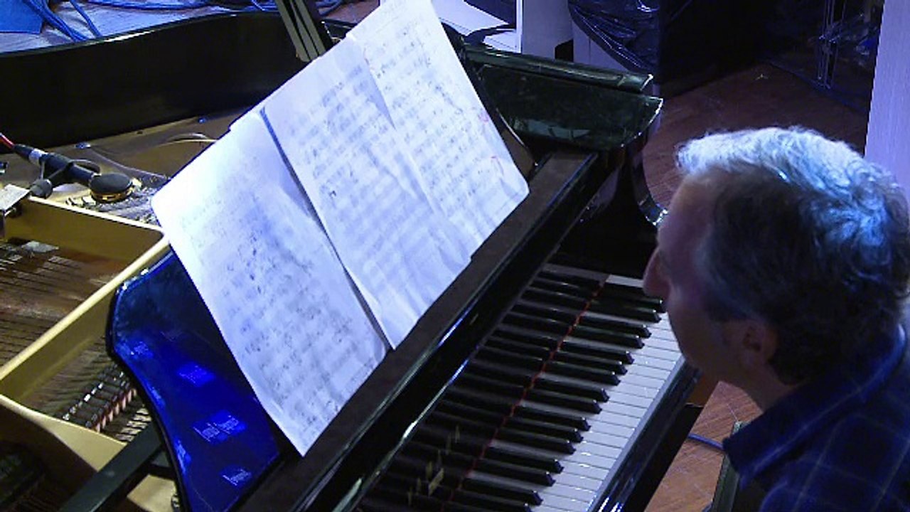 Luz Casal chante "Piensa en mi"