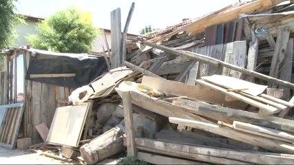 16 Yıldır Harabe Bir Okulda Yaşayan Gündoğdu Ailesi Yardım Bekliyor