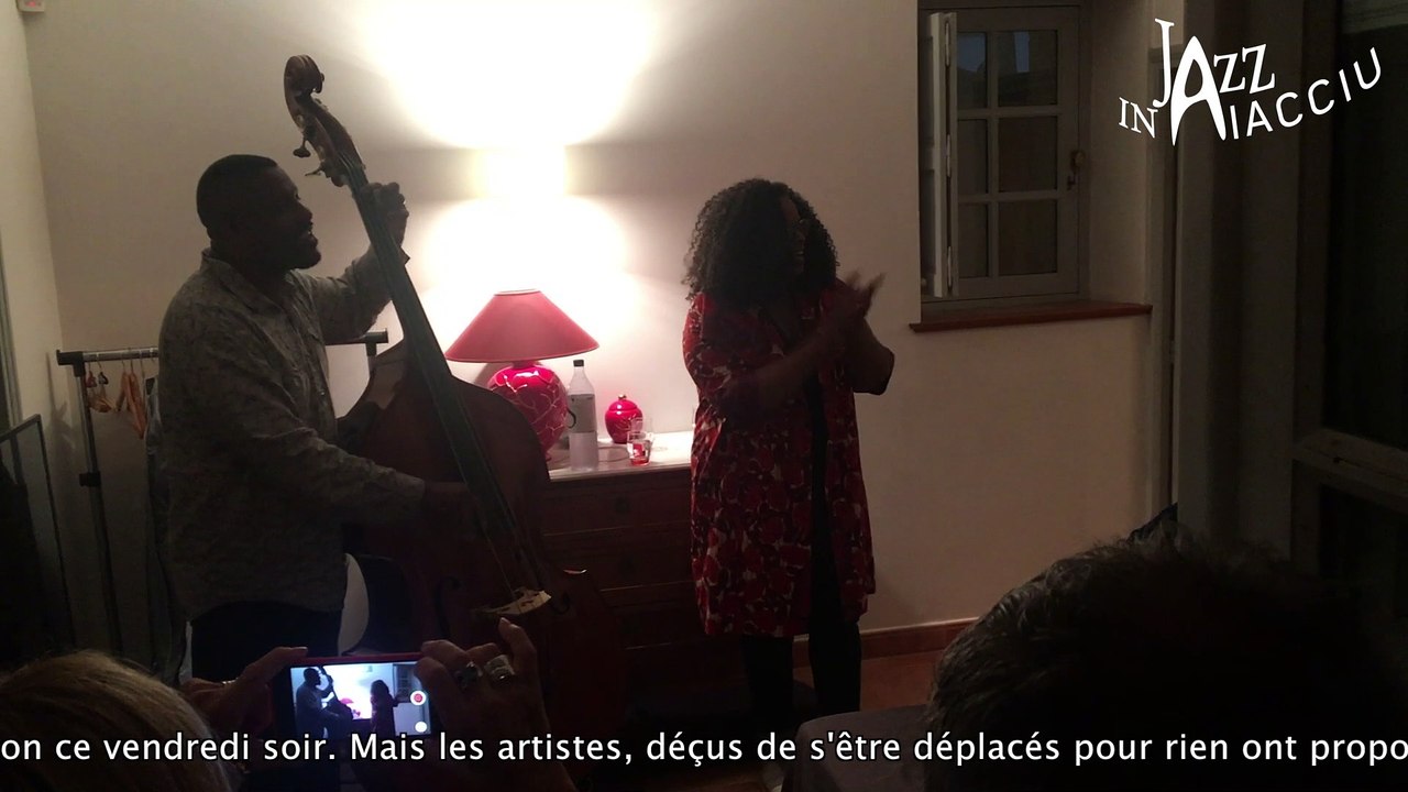 Dianne Reeves lance un boeuf dans sa loge de Jazz in Aiacciu
