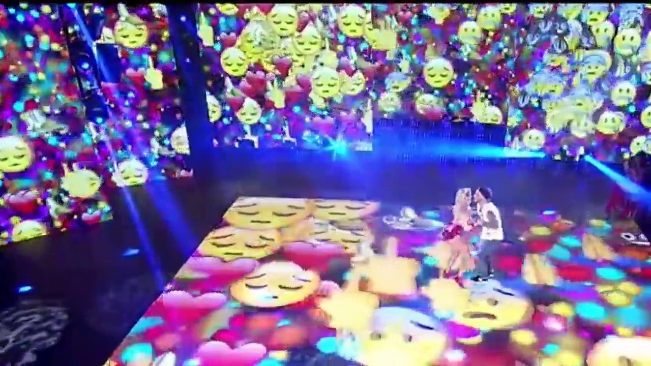 Fede Bal y Laurita Fernandez bailaron cumbia al ritmo de Mano Arriba