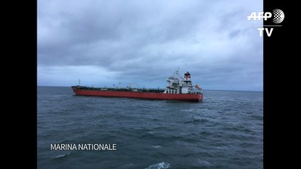 Choque entre petroleiro e navio de carga