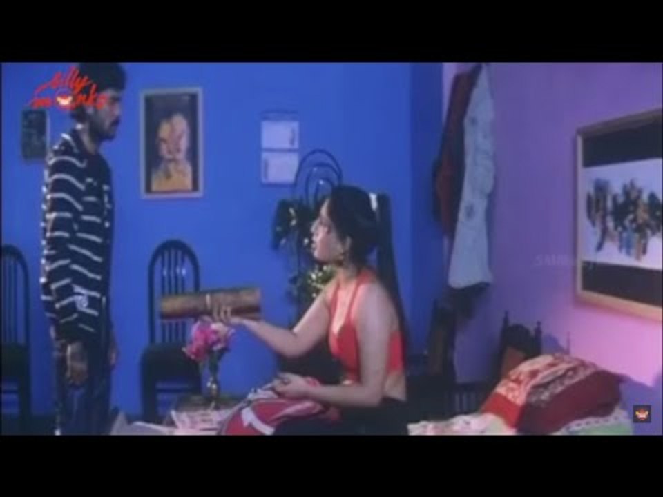 Ayesha Asks About Gift - Lady Brucelee malayalam Movie Scene