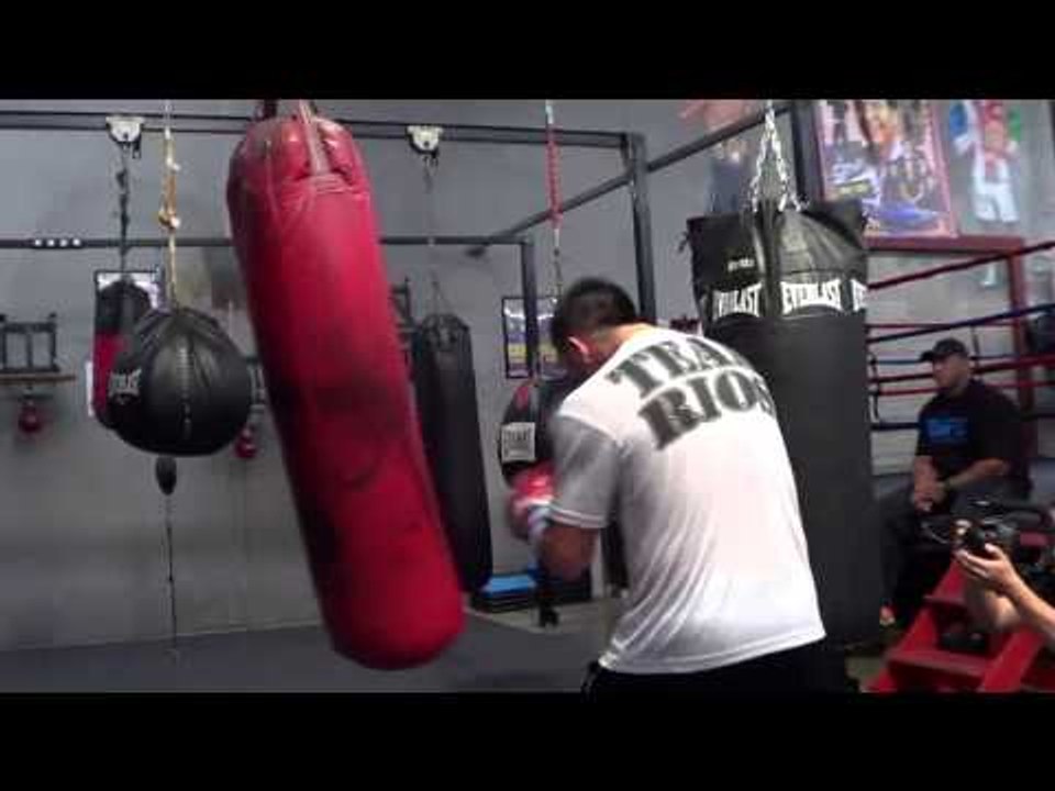 pacquiao vs rios rios dropping bombs on heavy bag EsNews Boxing