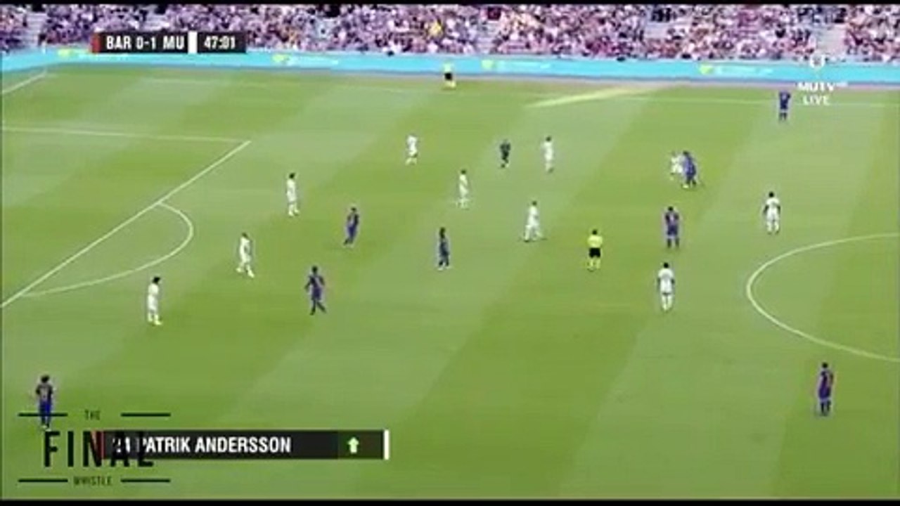 Era um simples jogo de lendas, mas Ronaldinho fez isto ao adversário