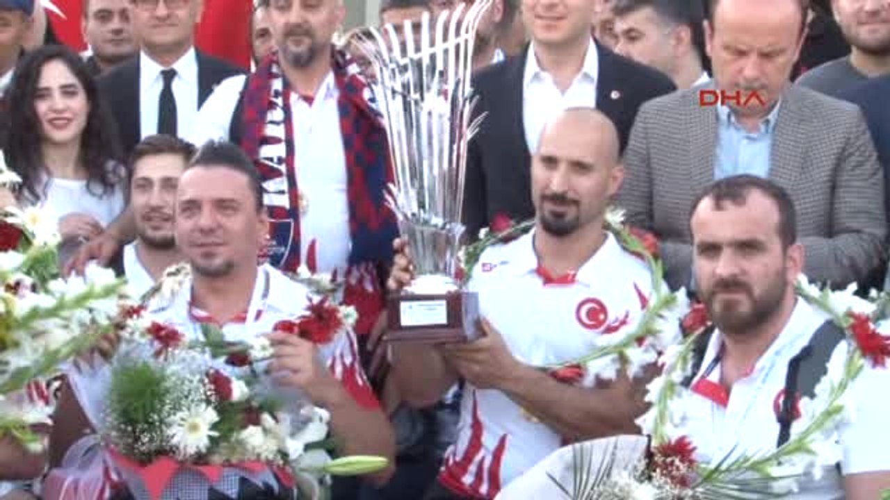 Avrupa Şampiyonu Türkiye Tekerlekli Sandalye Erkek Basketbol Takımı'na Coşkulu Karşılama