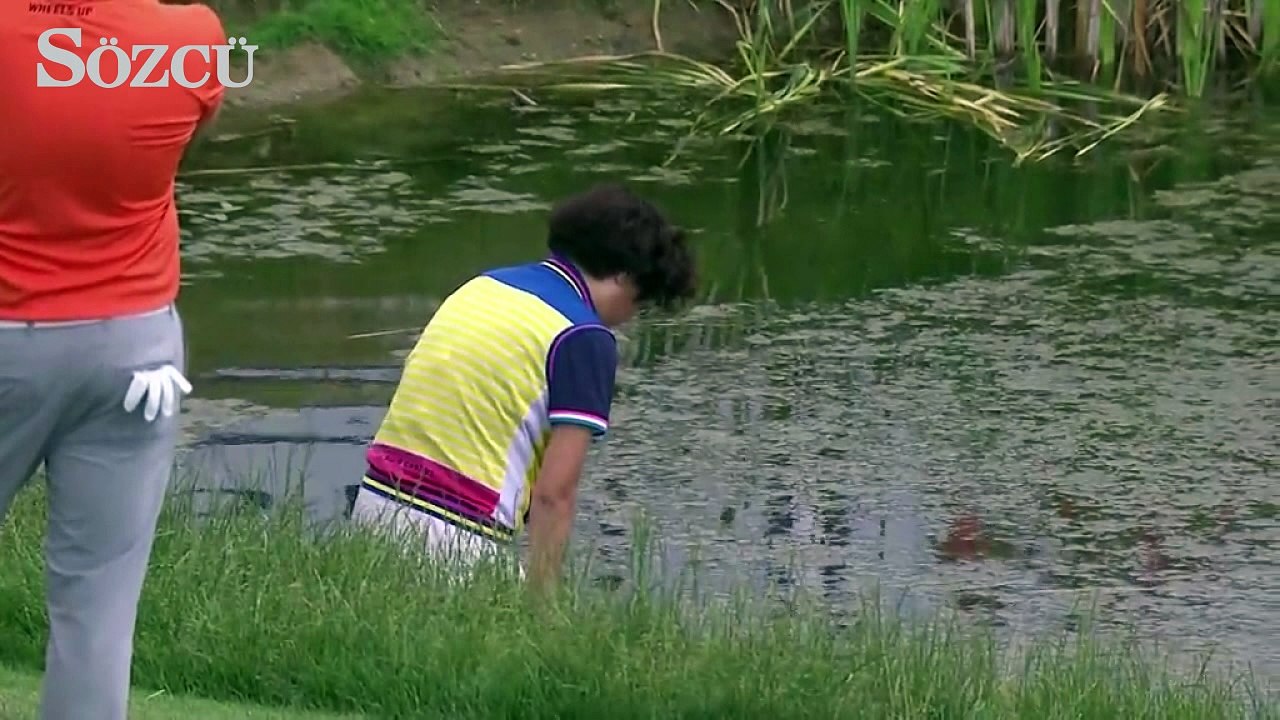 Li Haotong'un fedakar annesi oğlunun golf sopası için çamura daldı
